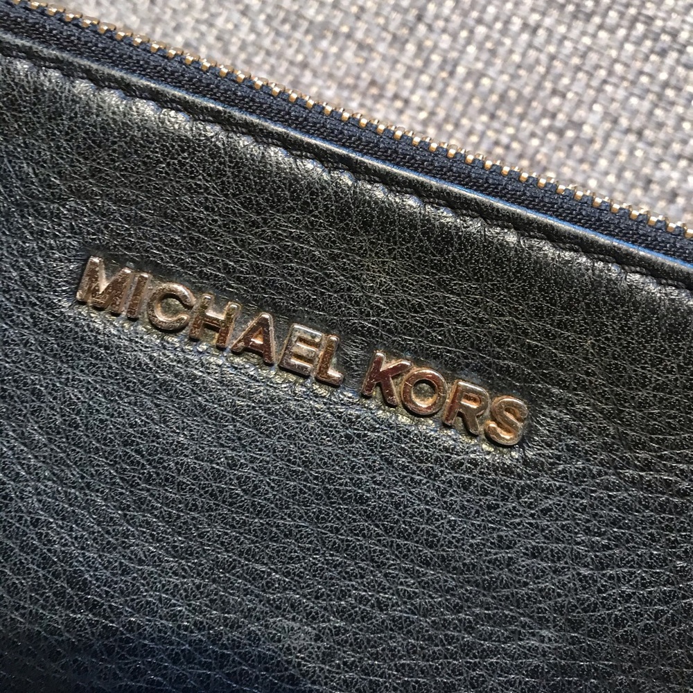 Michael Kors - Black 3 zip pocket cross body bag